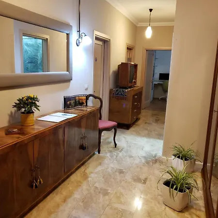 Art Gallery 1 تيرانا