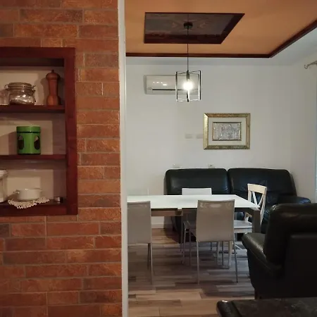 Art Gallery 1 تيرانا