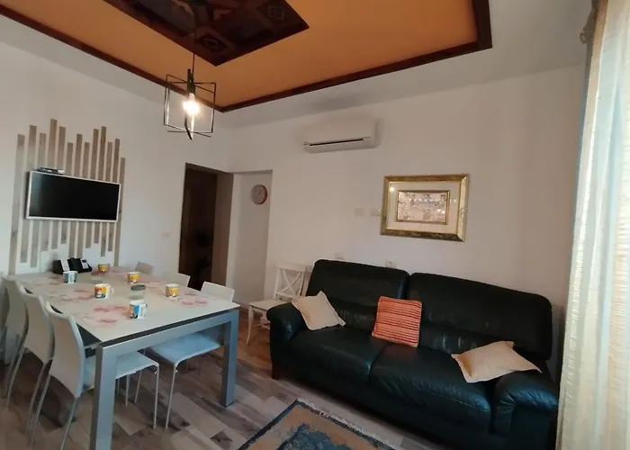 Art Gallery 1 Тирана