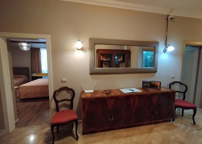 Art Gallery 1 Апарт-отель Тирана