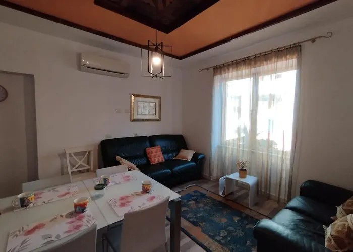 Art Gallery 1 Апарт-отель Тирана